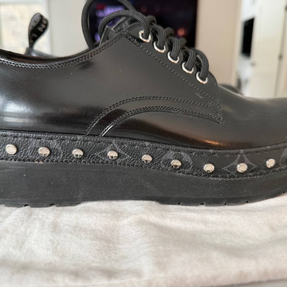 MENS Authentic Louis Vuitton Monogram Eclipse leather lace-up